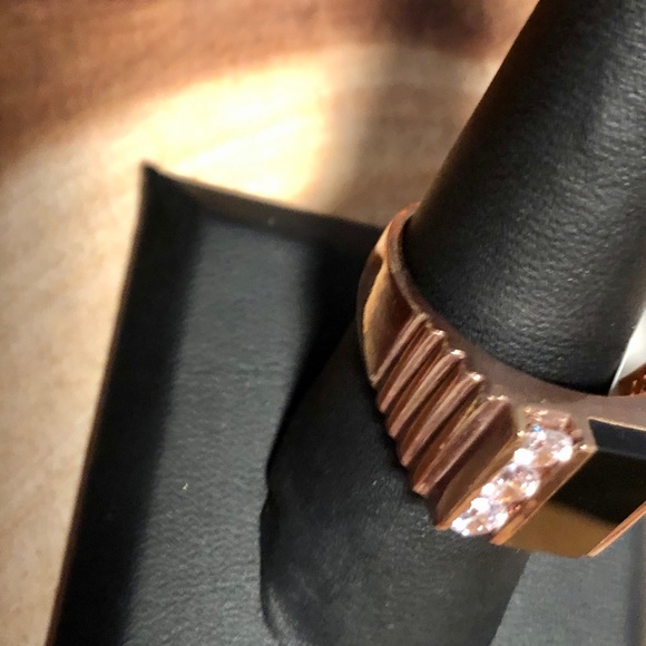 Men’s Goldtone Ring with black stone, Size 11 - Picture 3 of 7